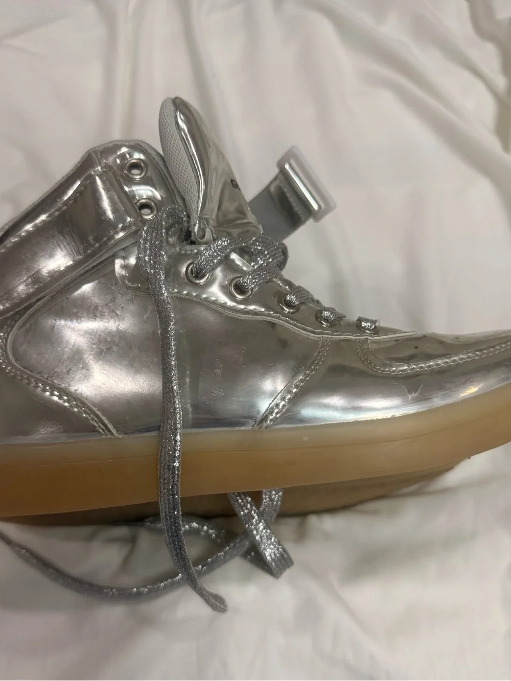 Glide Kicks Big Kiss 5.5 Silver Metallic High-Top Sneakers